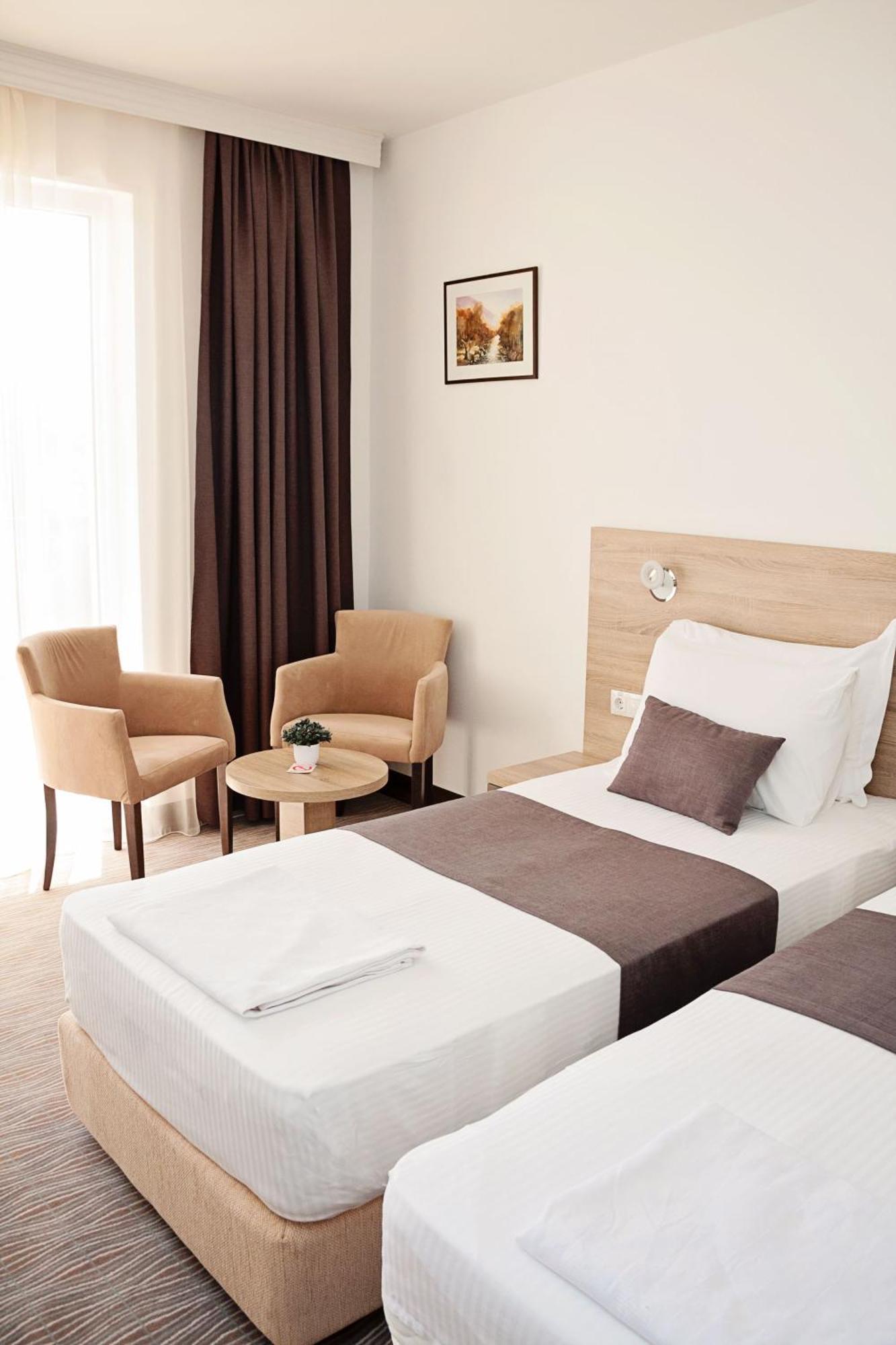Bosphorus Hotel อเล็คซิแนค ภายนอก รูปภาพ